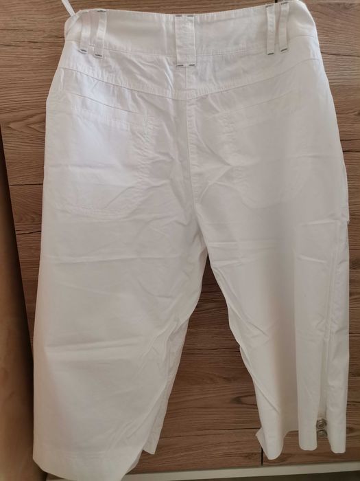 Damskie, białe spodnie na lato