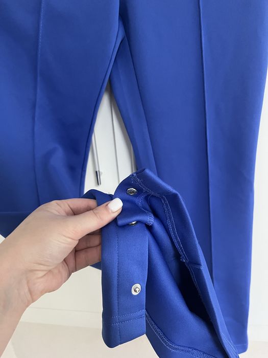 Крутий яскравий спортивний костюм