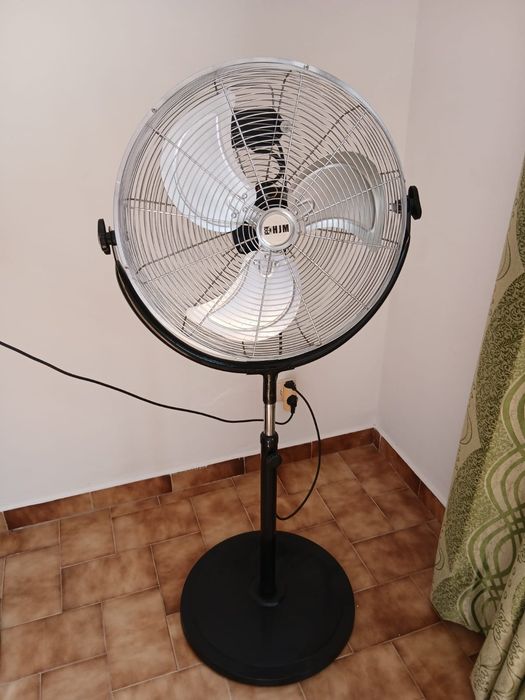 2x Ventoinhas / Standing Fans