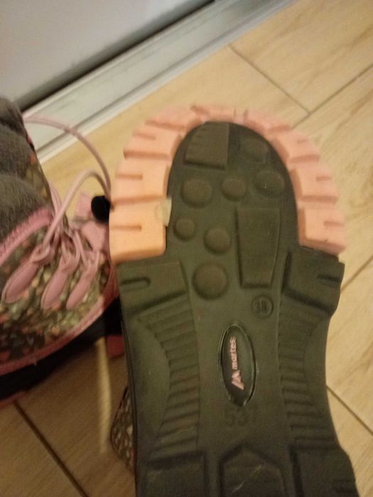 Buty zimowe, przejściowe, odporne na deszcz