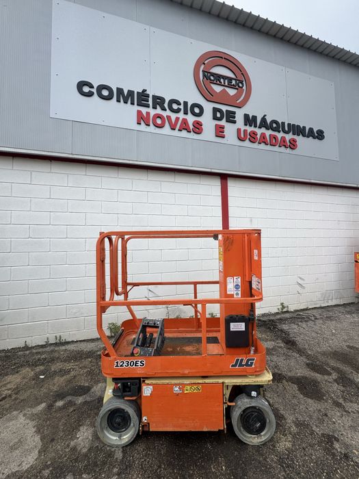 Plataforma elevatoria Vertical eletrica 5,5mt (usada)