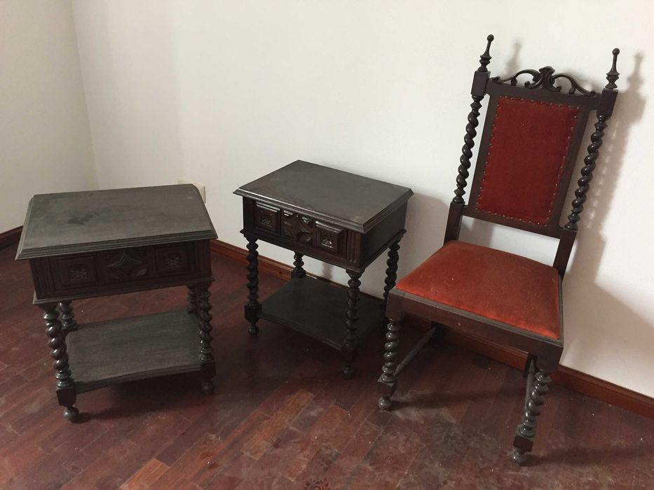 Móveis Antigos em Mogno