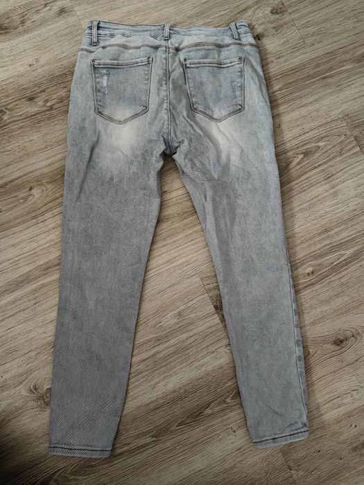 Spodnie jeans 44