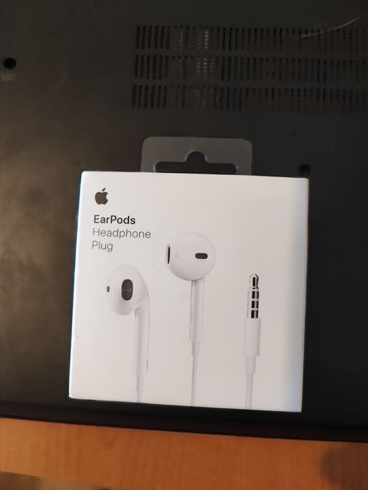 Apple earpods headphone plug