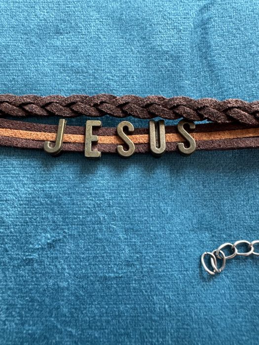 Bransoletka na nogę stopę rzemyk Jezus Jesus