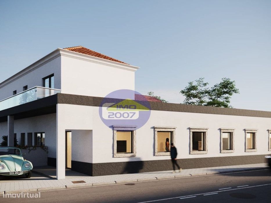 Moradia para conversão em 3 Apartamentos T1 - Aveiro