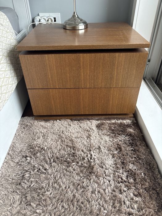 2 mesas de cabeceira em madeira