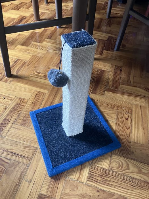 Arranhador para Gato com Poste de Sisal e Brinquedo - Como Novo
