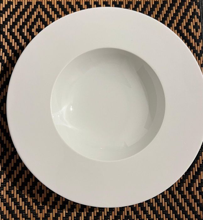 Vendo lote de pratos e copos para restauração