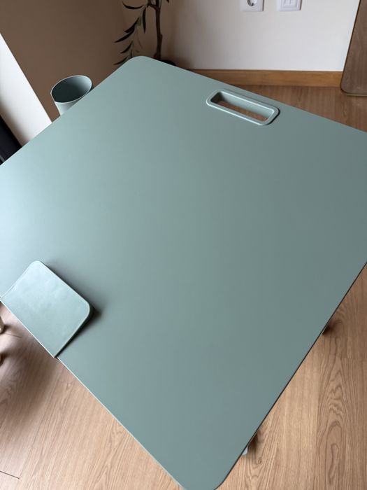 IKEA MITTZON – Mesa regulável com tampo inclinável e rodas