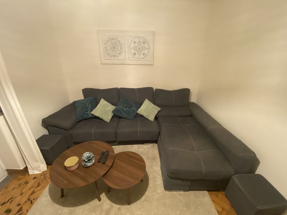 Sofá 2 Lugares + Chaise Longue + 2 Puffs - 100€
