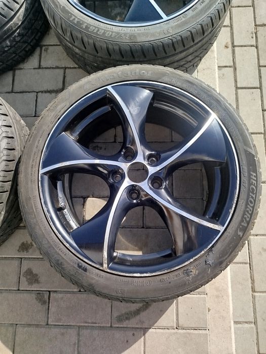 Sprzedam felgi aluminiowe z oponami.