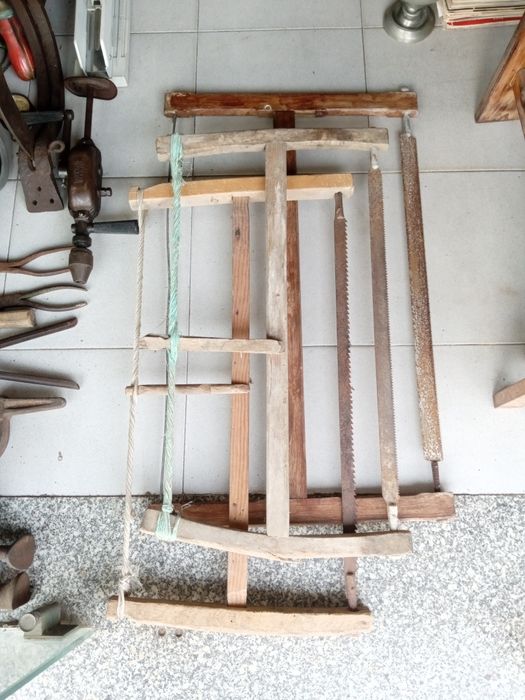 Serrotes e serras antigos