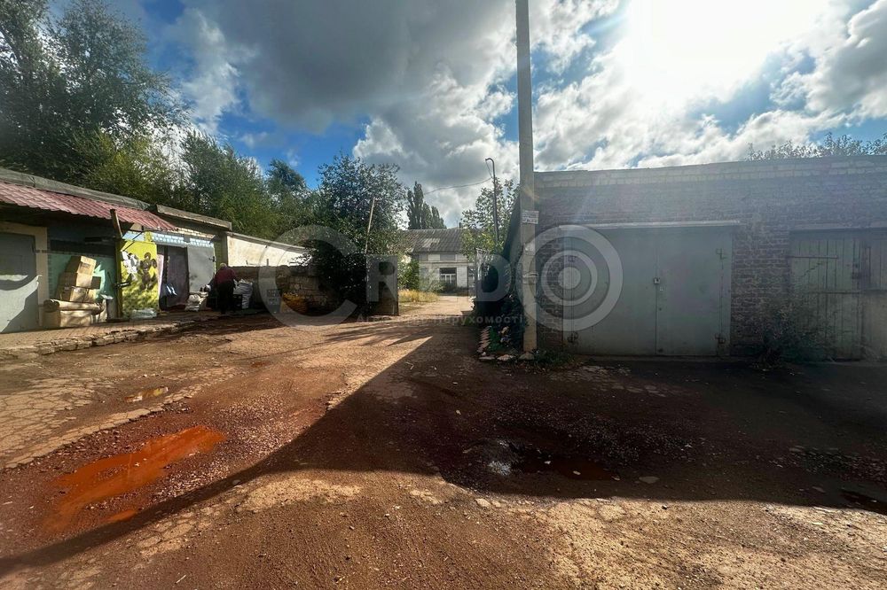 Продаж нежитлової будівлі на Соцмісті, вул.Соборності