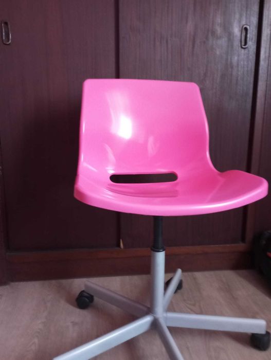 Para venda secretaria IKEA(oferta de cadeira) 85€