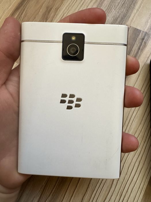 Blackberry passport z Androiedem 11 stan idelany