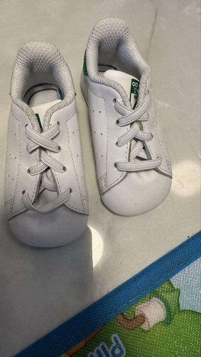Босоніжки Взуття дитяче пінетки adidas Тапочки