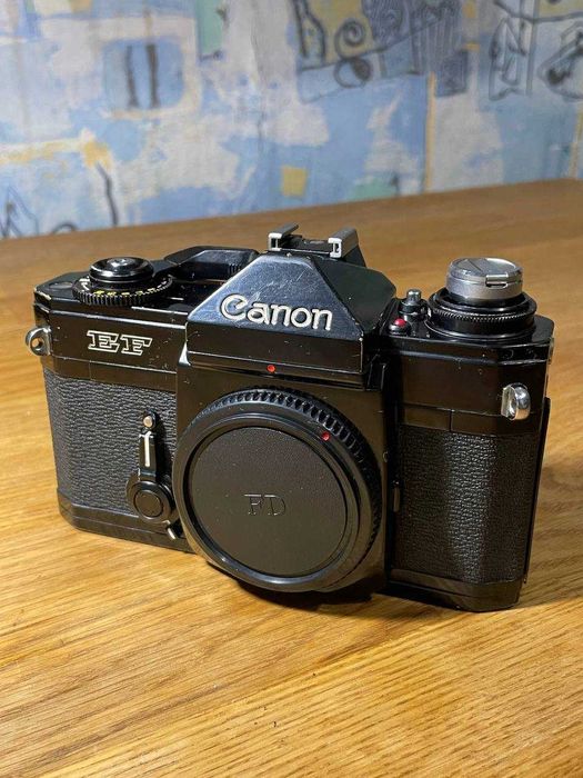Плівковий фотоапарат Canon EF