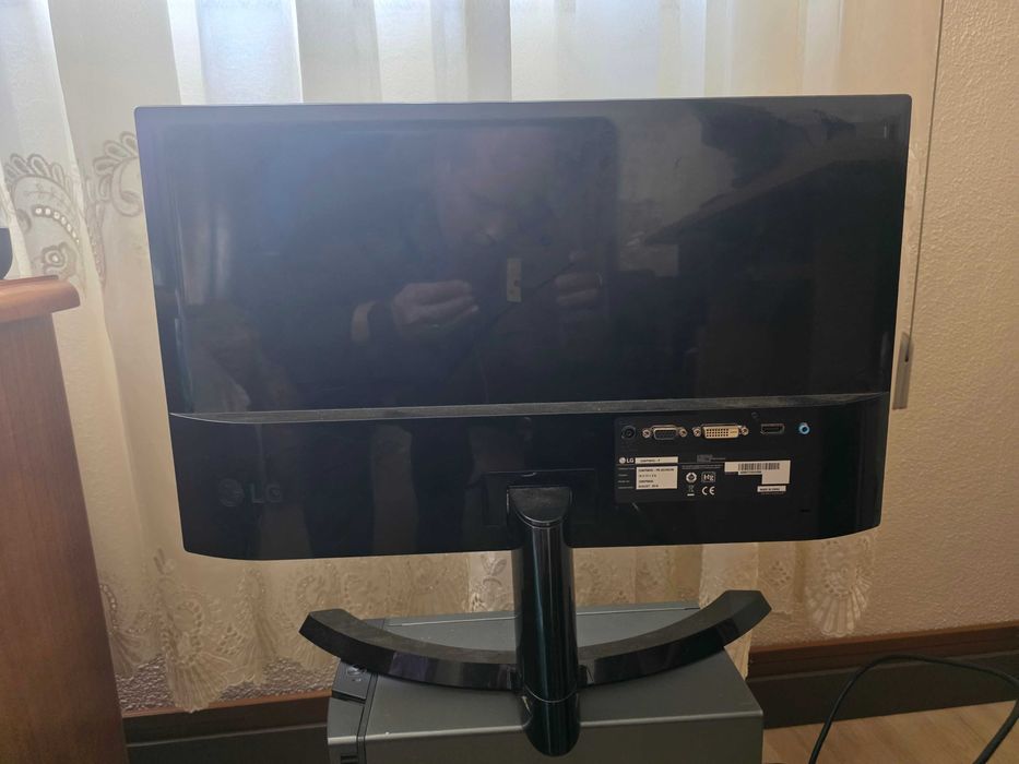 Desktop Lenovo com ecrã