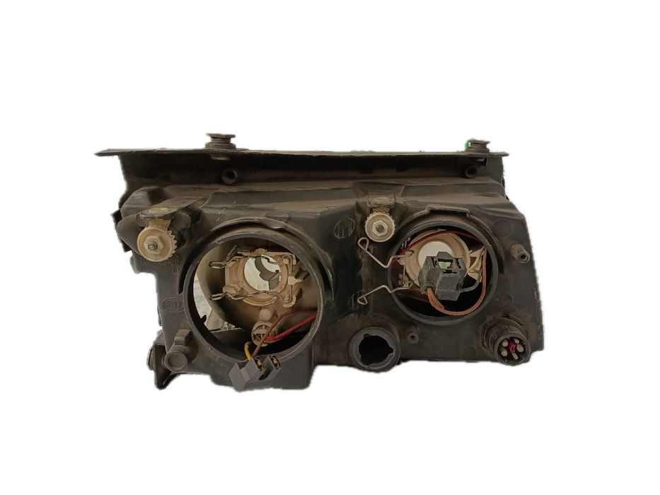 Ótica / farol esquerda VOLKSWAGEN Passat (3B2)