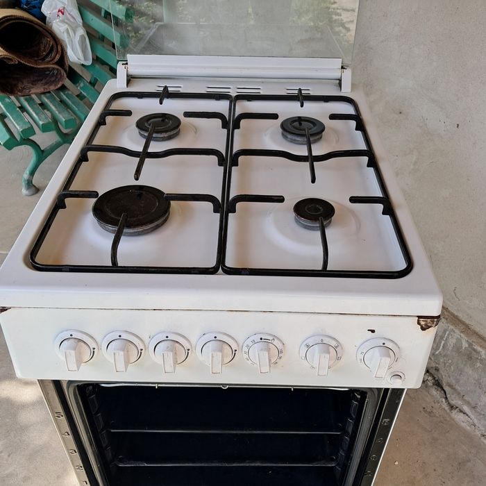 Продам газову плиту. Beko Cse 52110 Gw