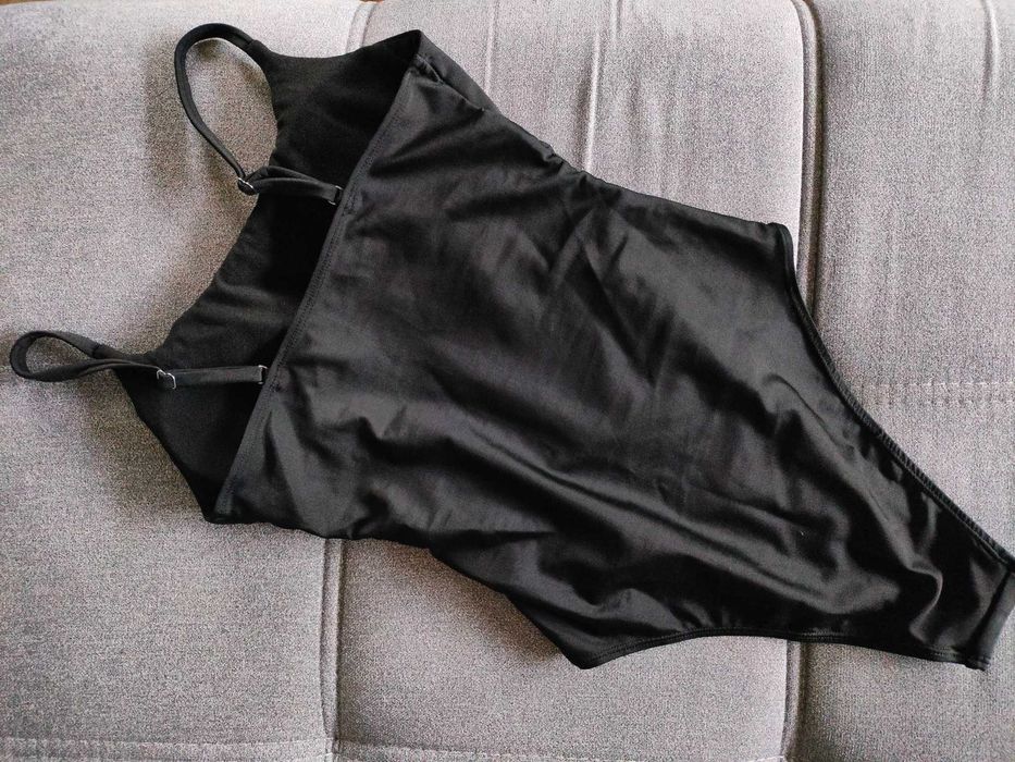 •	Nowy kostium kąpielowy S