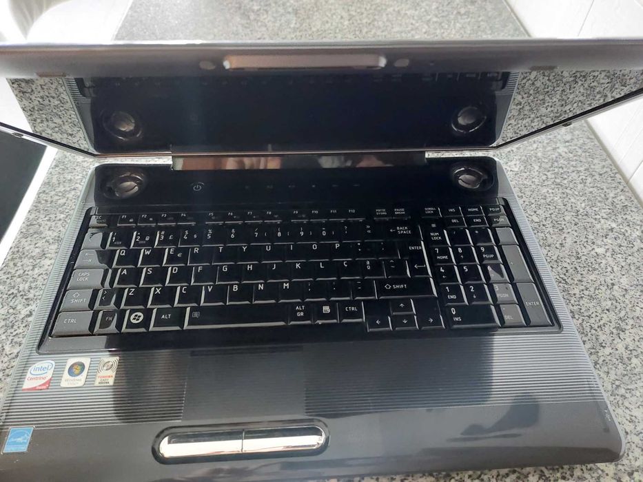 Portátil TOSHIBA Satellite P300 RESERVADO