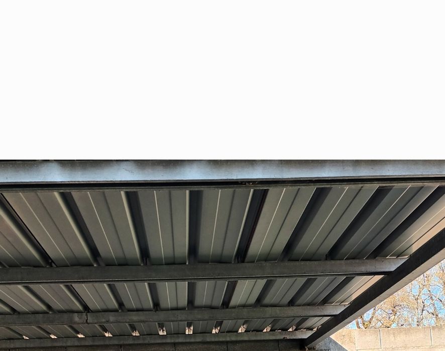 vendo ferros e chapas para telheiro 15 a 20 m2 aproximadamente 
já foi