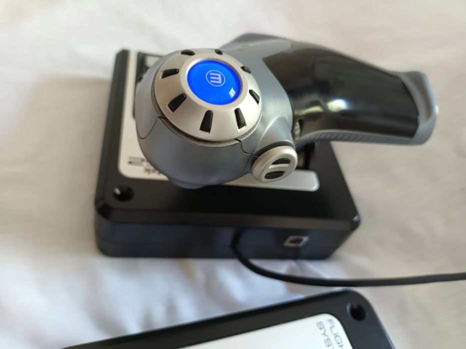 Sistema de controlo de vôo Saitek X52
