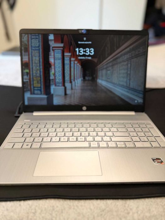 HP 15s Ryzen 5 5500U / 8 GB RAM / SSD 512 GB / Windows 11 Pro