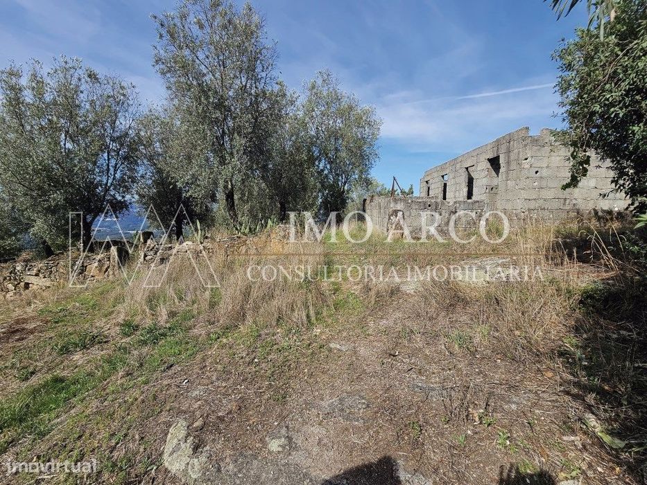 Casa p/ Reconstruir c/ Terreno!