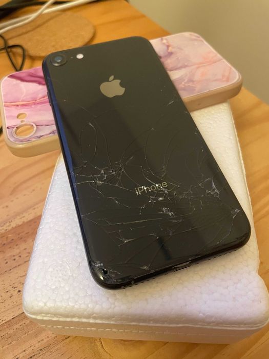 iPhone 8 (parte de trás partida e câmara traseira instável)