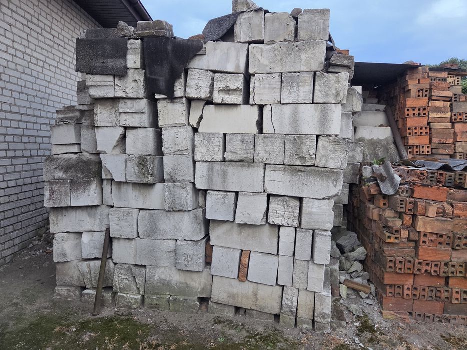 Cegły w calosci lub na sztuki