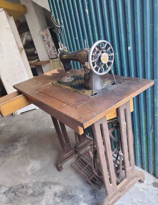 Máquina de costura (antiga)