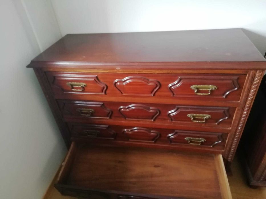 Quarto de casalo com estrado e colchão - Para Desocupar em Bom Estado