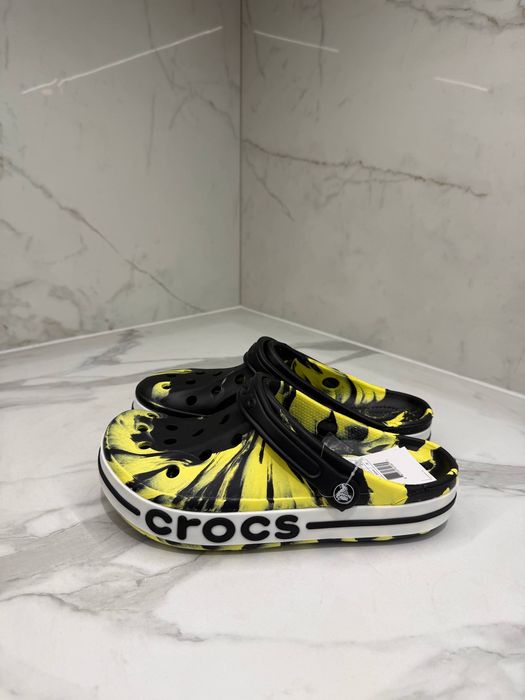 Crocs Bayaband Marbled Clog у чорно-жовтому/M7/W9/М8/w10