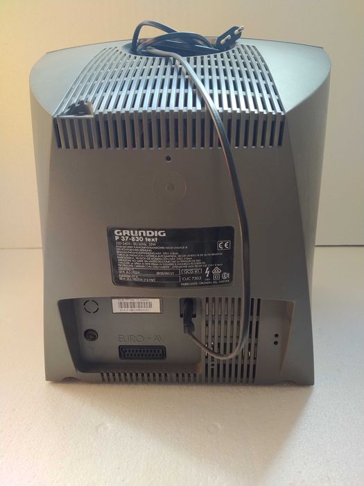 TV a cores Grundig P37-830 Text de 37 cm em bom estado