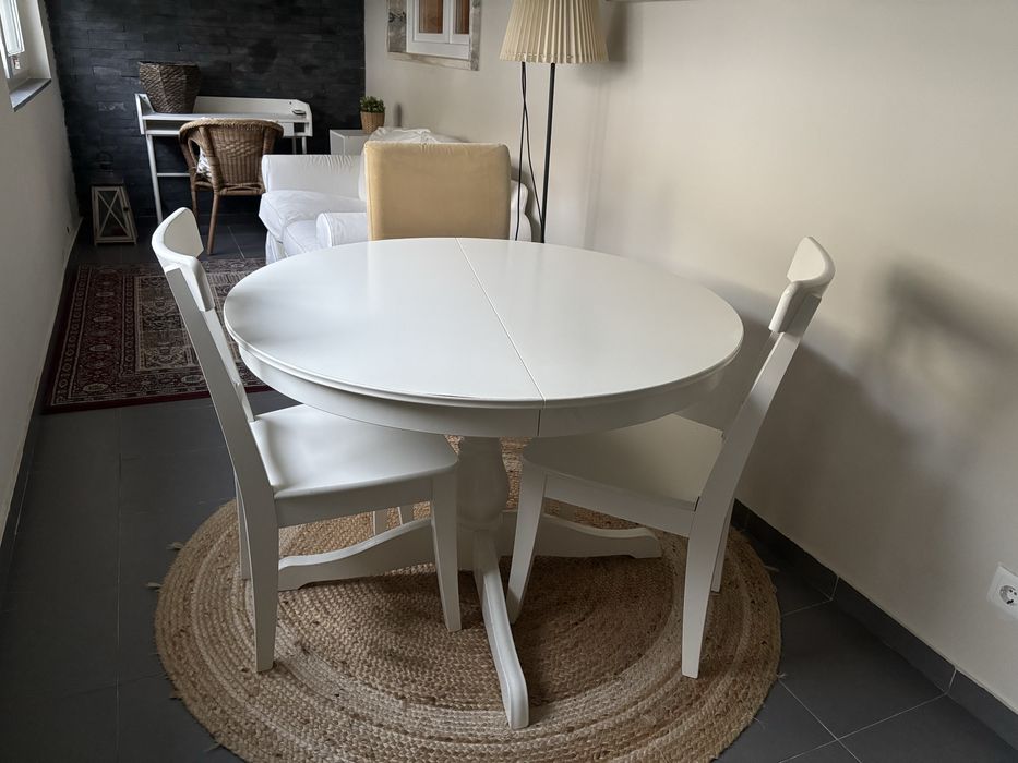 Mesa branca Ikea Rosentorp extensivel + 2 brancas cadeiras rosentorp