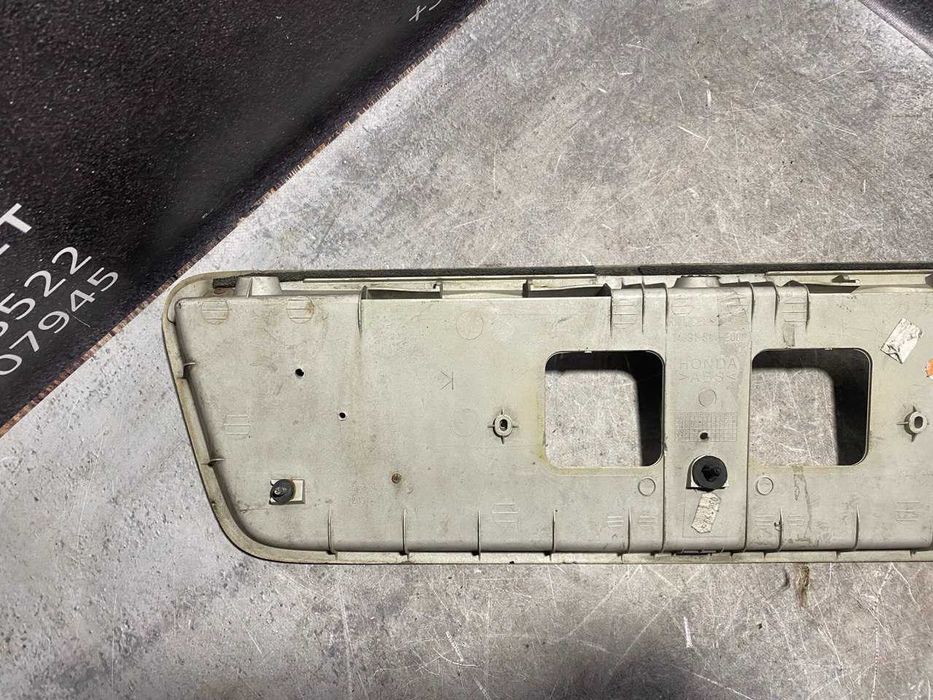 Накладка подіум під номерний знак задня Honda Accord 6 74891-S1A-E000