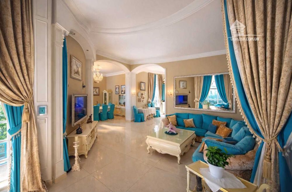 Дом 800 кв. VIP-уровня.Бассейн с подогревом, сауна, бильярд,генератор.