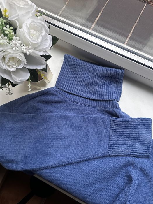Sweter z wysokim kołnierzem Zara o skróconym kroju