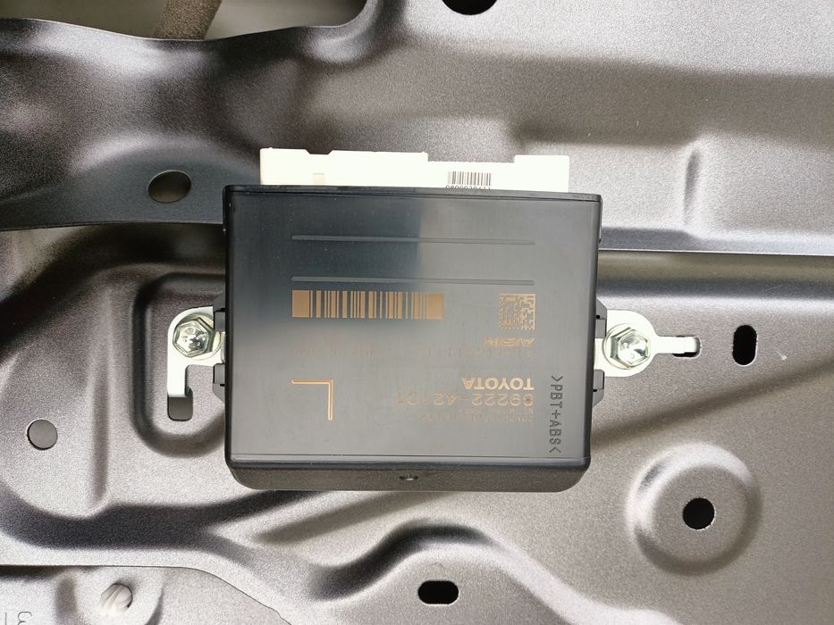 Toyota Rav4 кришка багажника