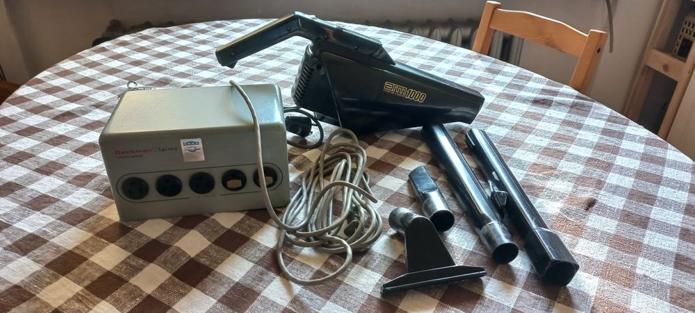 Kompaktowy odkurzacz samochodowy z transformatorem