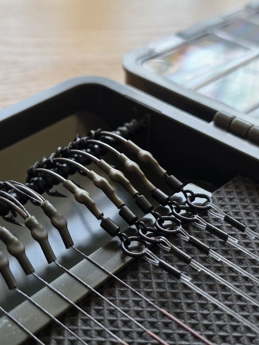 Zestaw 15 przyponów karpiowych #6 w Piórniku Tackle box