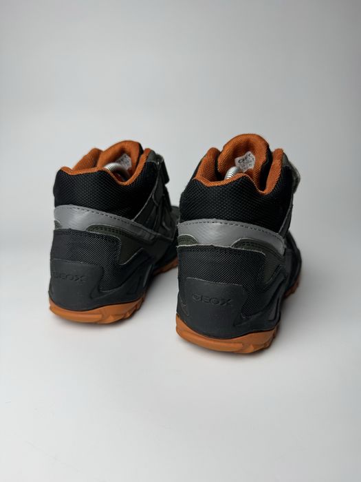 35р. Демісезонні черевики Geox для хлопчика