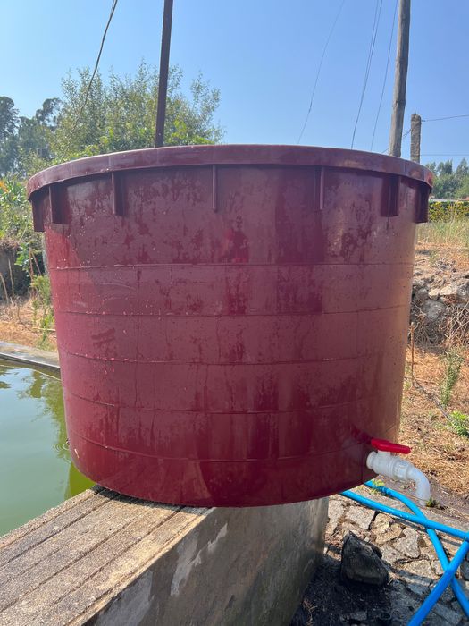 Bacia plástico 700 litros com torneira