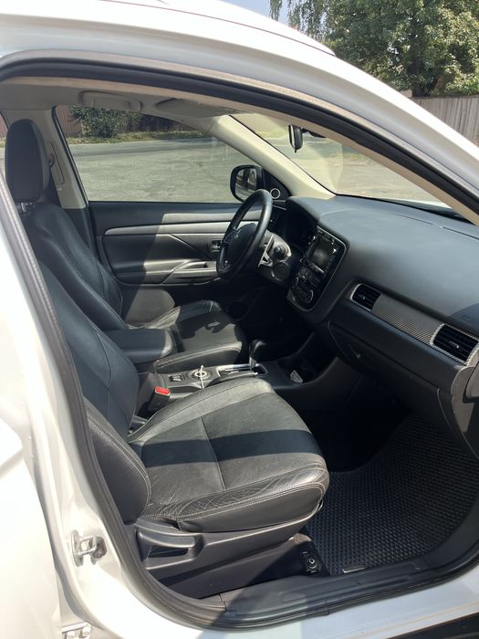 Mitsubishi Outlander 2014 2.2 дизель автомат
