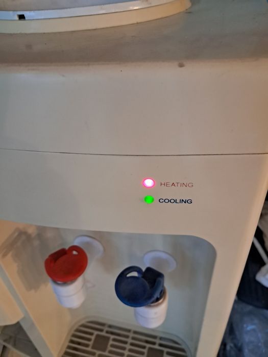 Кулер для води .