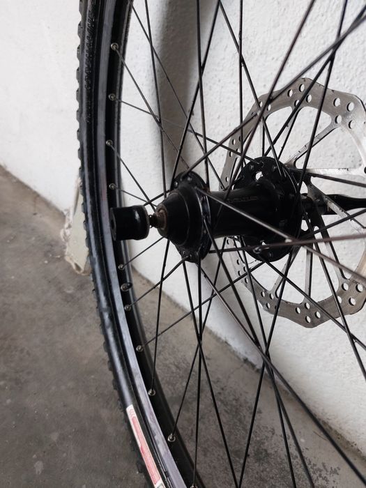 Duas rodas de Mountain Bike