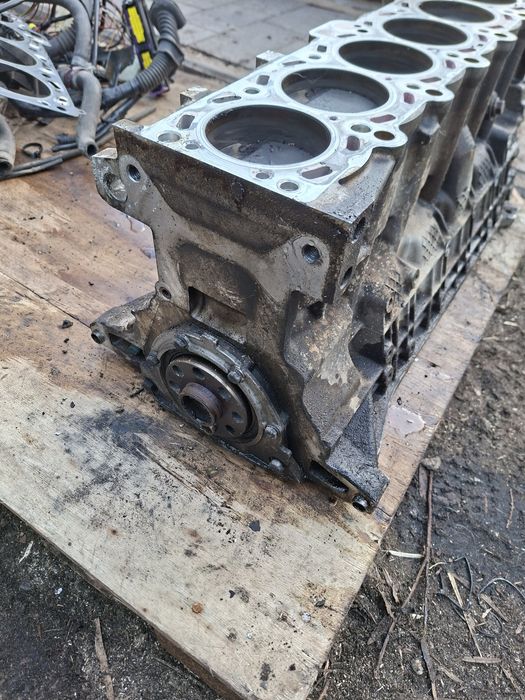 Blok silnika wał korbowody tłoki BMW M52tub20 e46 320i 150 koni